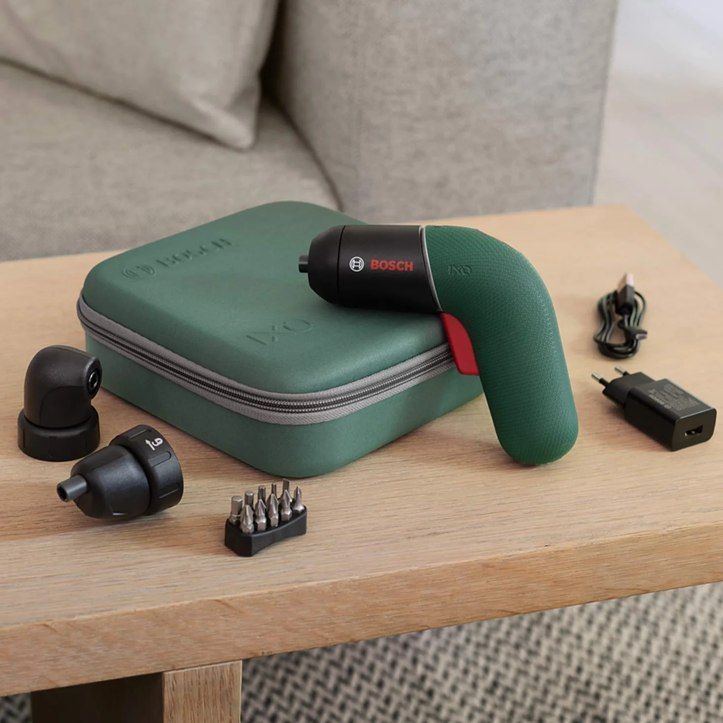 Bosch atornillador a batería IXO Set (6.ª generación, verde, con adaptadores angular y excéntrico IXO, CONTROL DE VELOCIDAD variable, recargable con cable micro-USB, en maletín blando)