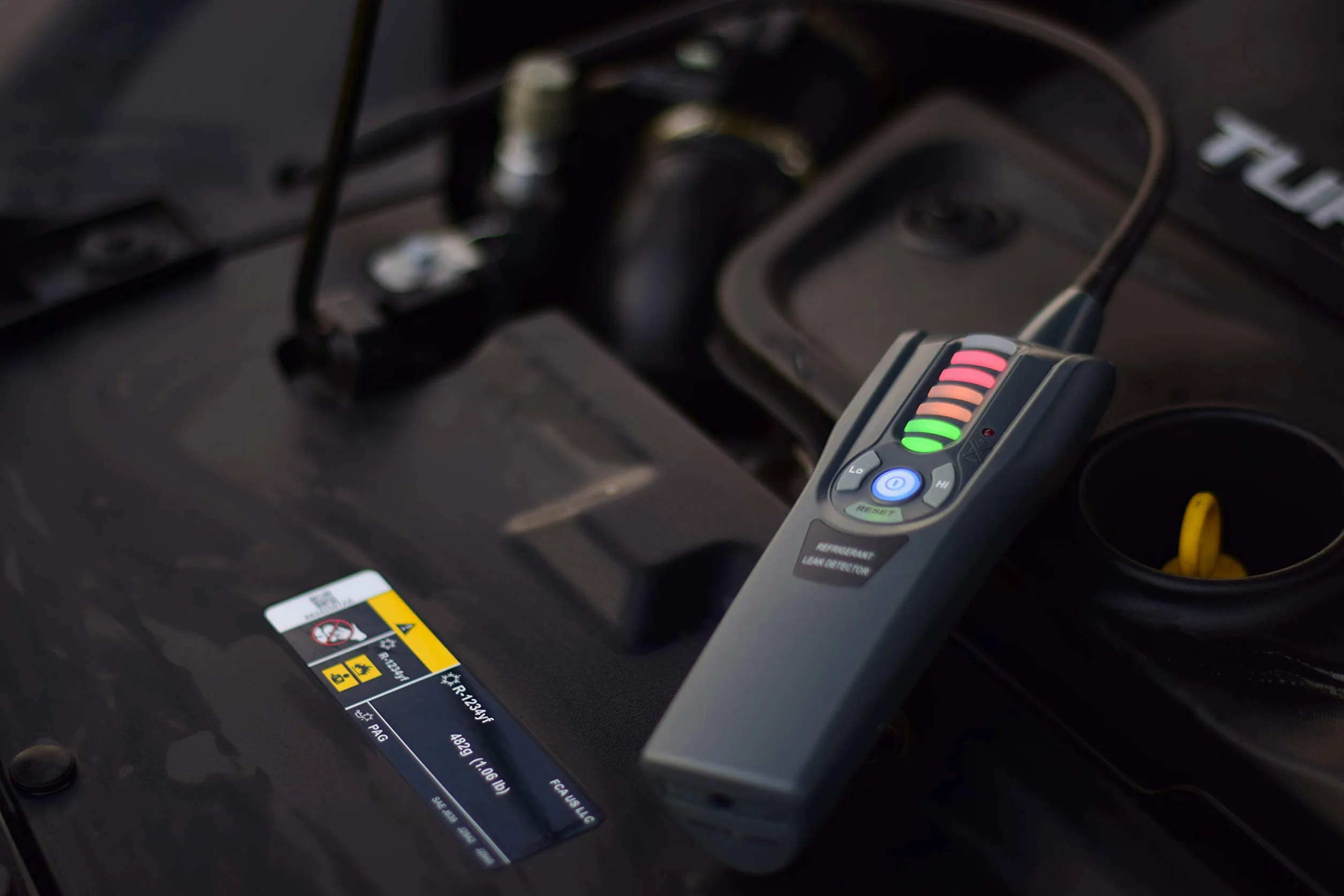 Detector electrónico de fugas de gas con bomba de succión para aire acondicionado de coche