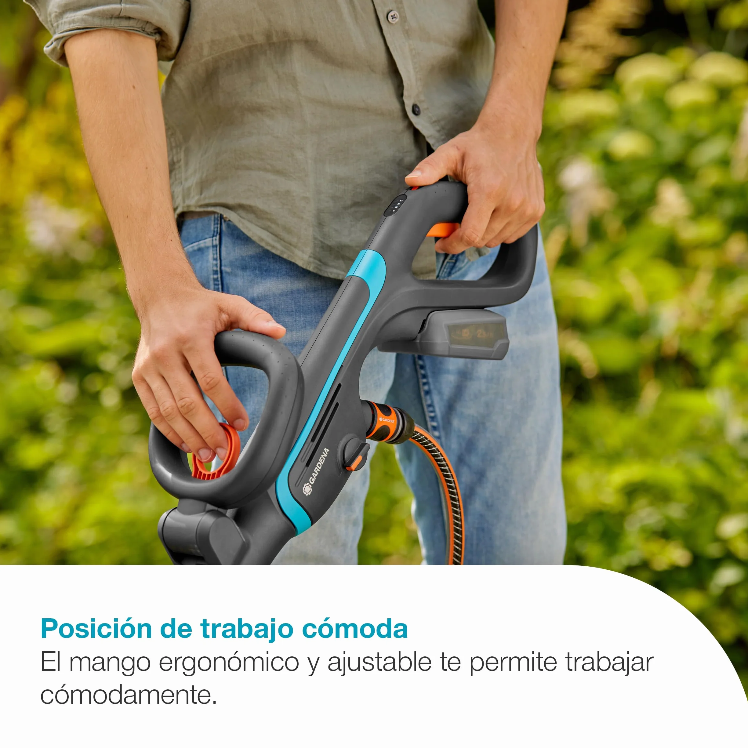 Gardena Limpiador AquaBrush a batería Compact 02/18V P4A Solo: Exterior, Funcionamiento con un Solo Toque, Limpieza Vertical, Ergonómico y Ajustable, Sin Cable (14840-55)