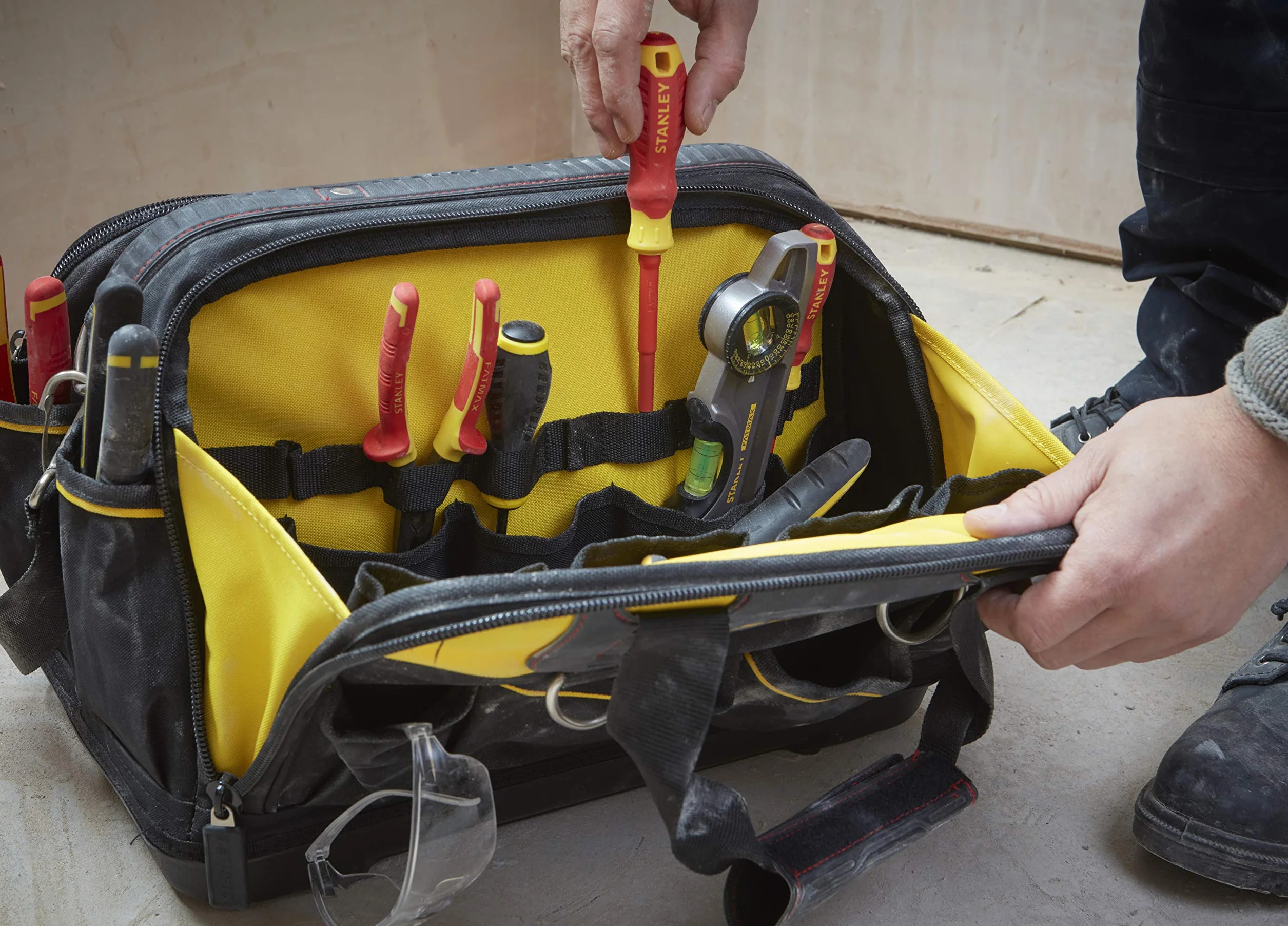 STANLEY FATMAX Bolsa de Herramientas Acceso Múltiple, Estructura Rígida, Tamaño 41x29x24 cm, Bolsillo frontal con cierre, Asa ajustable, Acceso a las herramientas, FMST1-73607