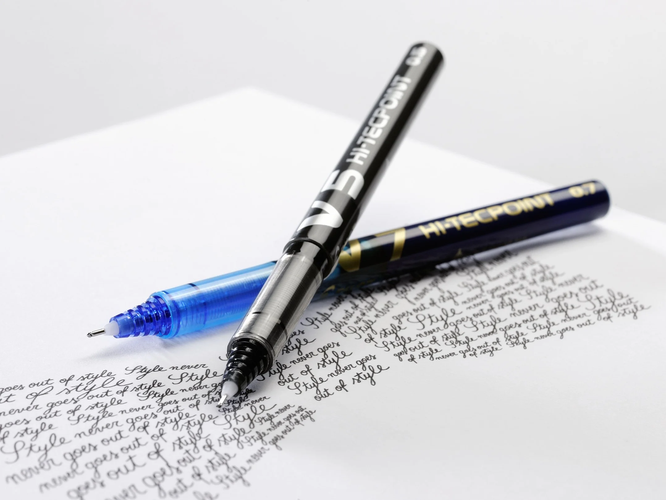 PILOT Caja de 4 V5 Bolígrafos Roller Tinta Líquida Punta de Aguja Fina 0,5mm Azul