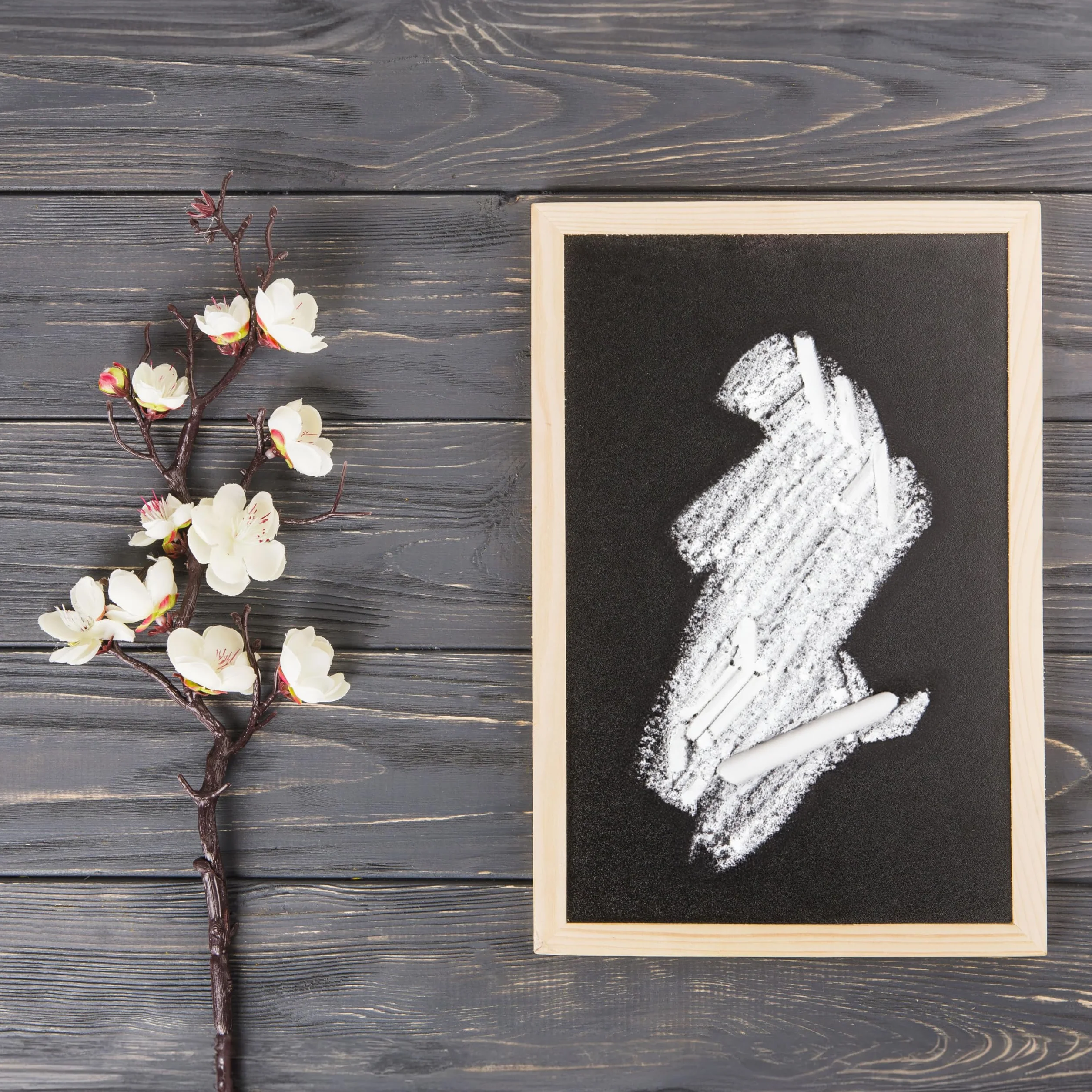 Pizarra negra de madera 15 x 20 cm con tiza incluida