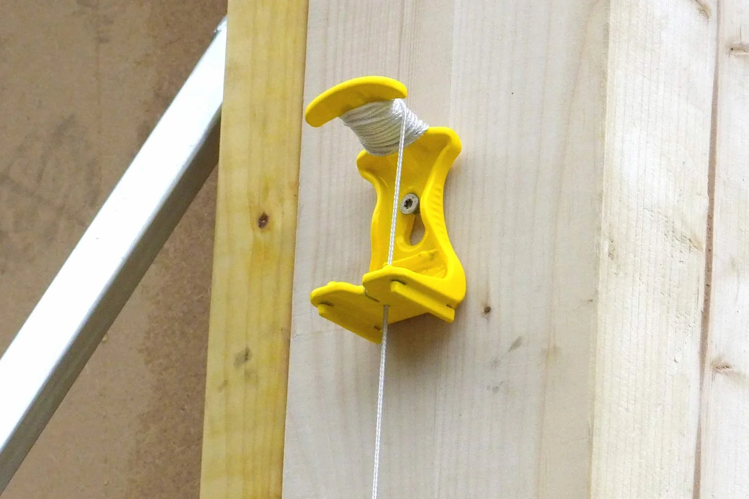 Leborgne, Cable de plomo Leborgne, Metsäpro, marco con carrete, línea de plomada de arquitecto, plomo cromado 440g, nailon 4m, marco de polímero perforado, sistema de bobinado de alambre