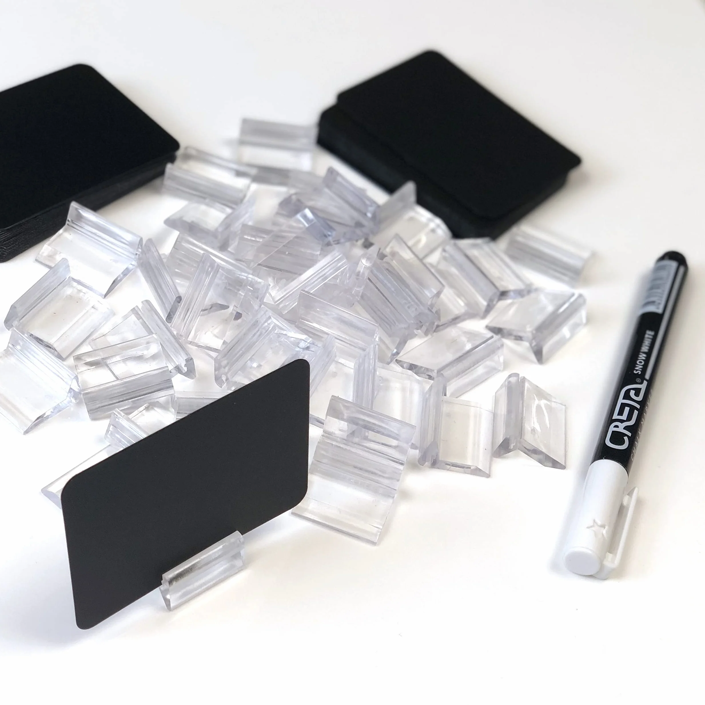 Pack de 40 Pizarras Sintéticas Reutilizables con Bases de 25mm y Rotulador Tiza Líquida, Porta Precios Transparente