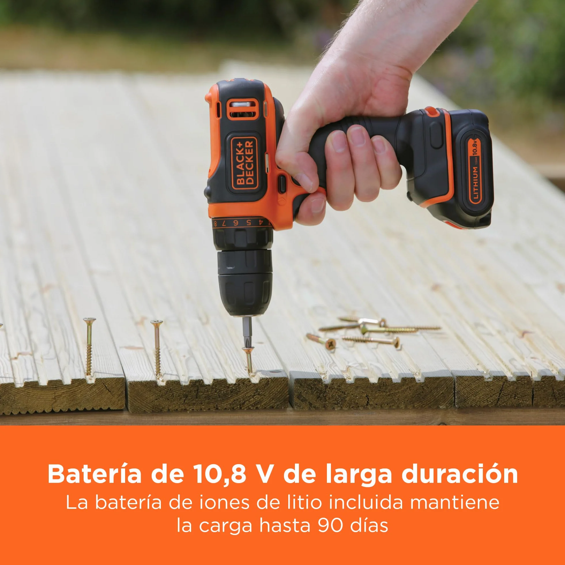 BLACK+DECKER Taladro atornillador inalámbrico ultracompacto, con luz de trabajo LED, batería Li-Ion de 10.8V y cargador, BDCDD12-QW