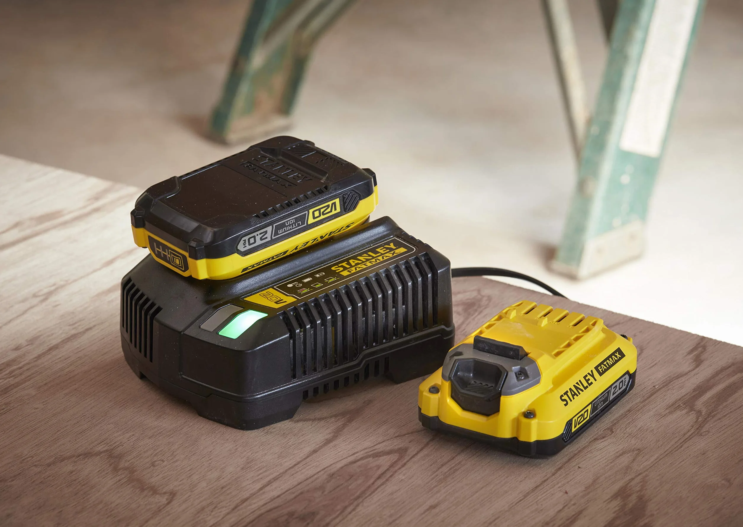 STANLEY FATMAX Taladro Percutor Sin Cable V20 (18V), Motor Sin Escobillas, 80Nm, 2 Baterías 2Ah, Cargador, Maletín, Portabrocas Metálico 13mm, 14 Posiciones de Par, SFMCD721D2K-QW