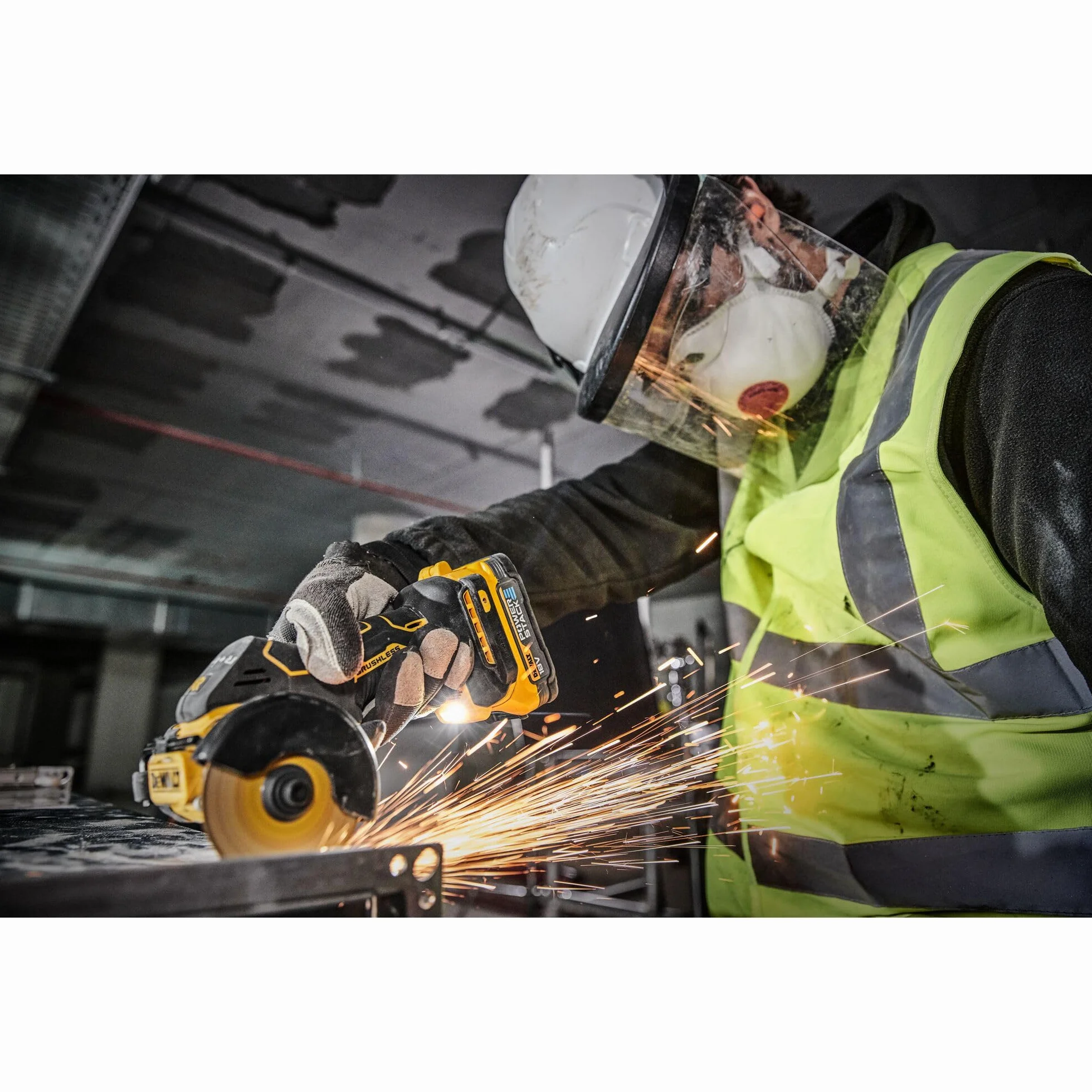 DEWALT DCS438E2T-QW - Cortadora multimaterial 18V Powerstack, Ø de disco 76mm, Motor sin escobillas, M10, Incl. cubierta protectora, 3x discos de corte, 2x baterías Powerstack de 1,7 Ah, Cargador