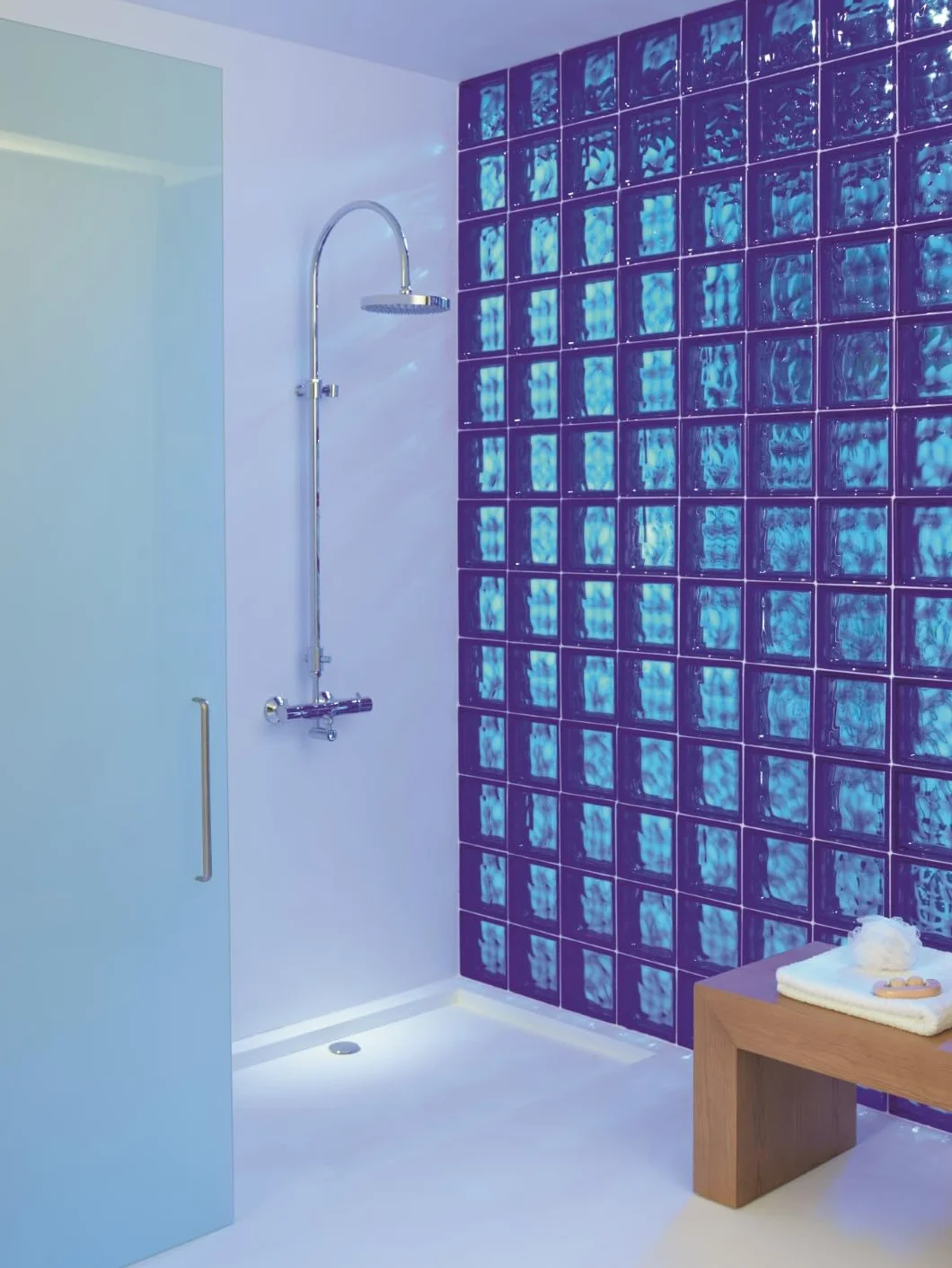 Bloque de vidrio Pavés Smart Ondulado Coloreado en la masa Dark Blue | Dimensión 190x190x80 mm | Euro/pza. 5,80 |Unidad de venta: una caja de 6 pzas.