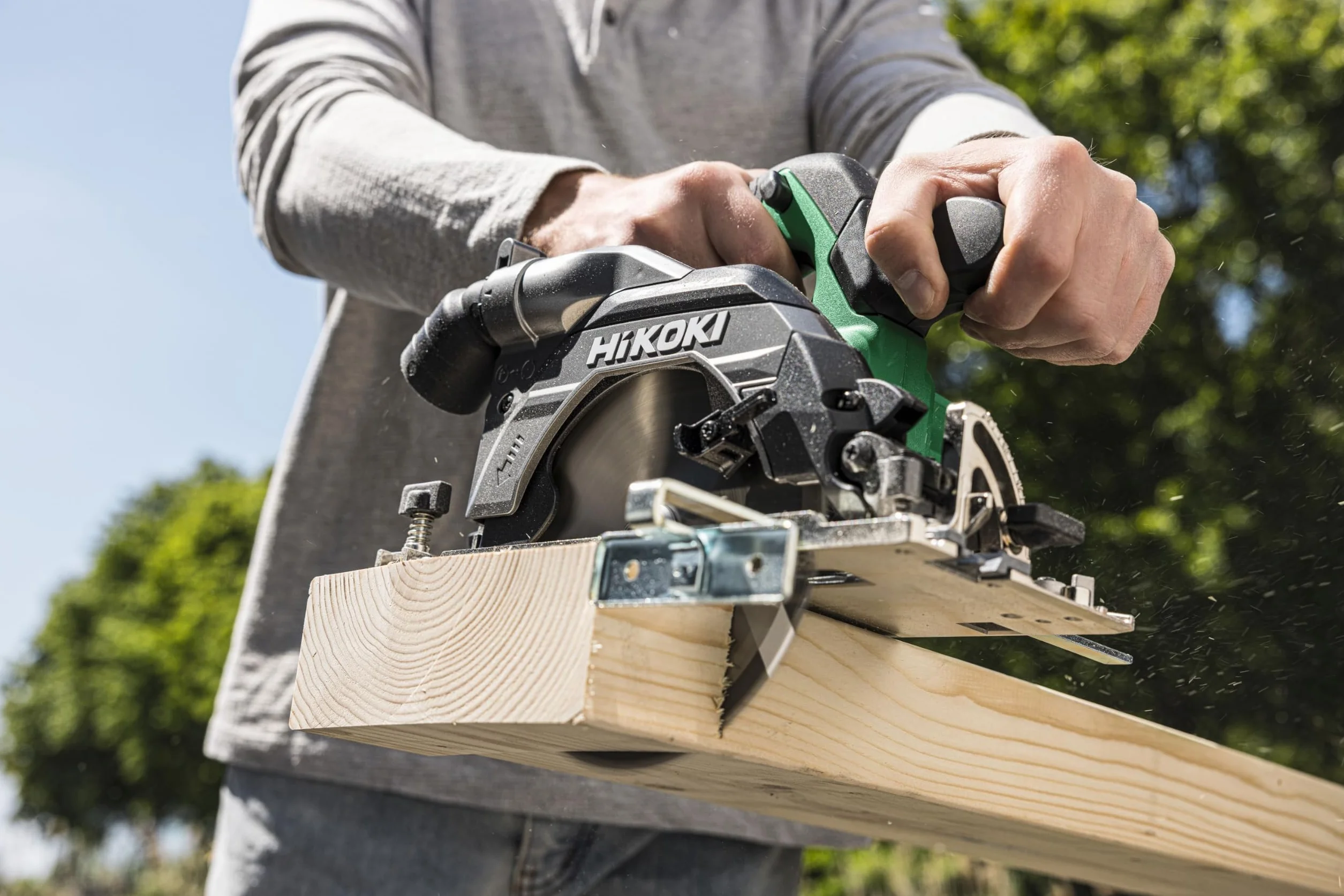 HiKOKI C3606DB Sierra Circular a Batería, 36V, Motor Brushless, Ø 165 mm | Sin batería ni cargador, corte 66 mm a 90°, función automática, LED doble, incluye maletín HSC IV y guía paralela