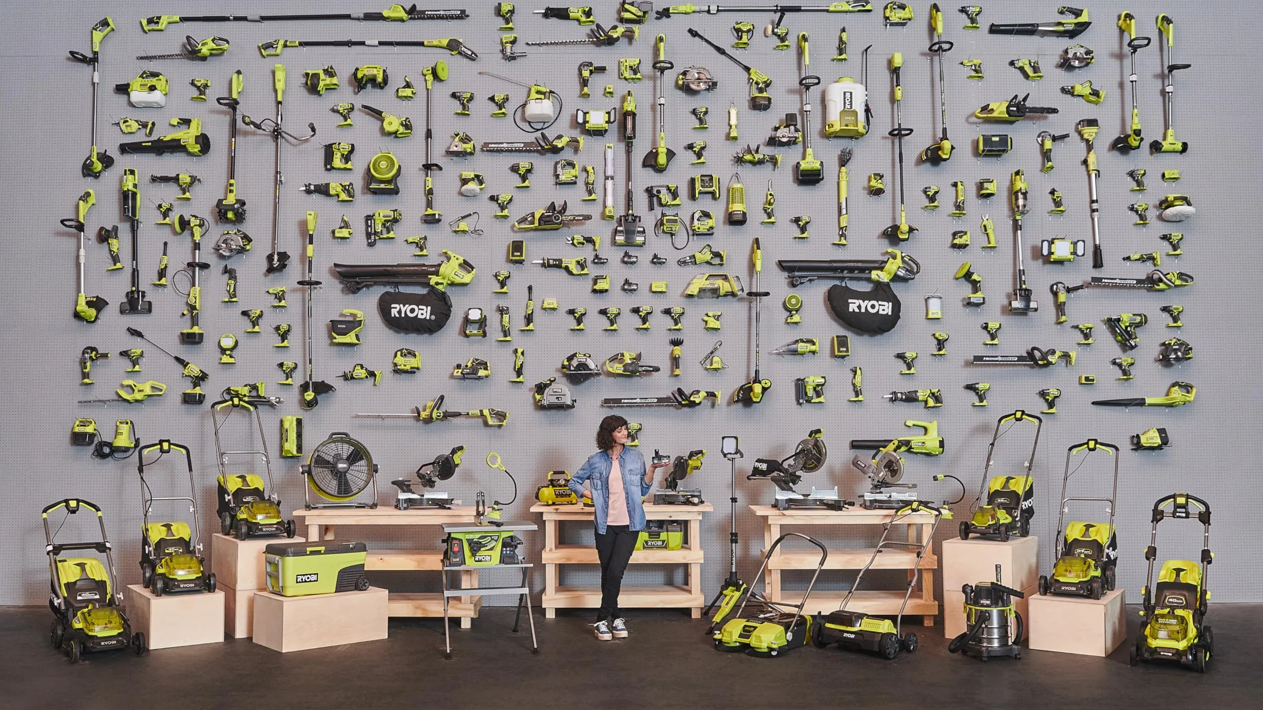 RYOBI ONE+ 18V Taladro percutor sin escobillas – 54 Nm, mandril 13 mm, 2 velocidades (0–450/0–1.700 rpm), 24 posiciones de par – Incluye baterías 2,0 Ah + 4,0 Ah y cargador