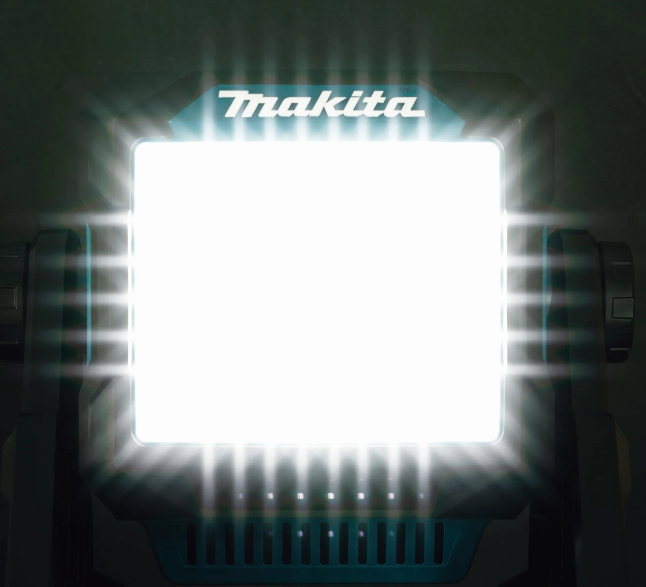 Makita ML005G 40V Max Li-on XGT Luz de trabajo inalámbrica - Baterías y cargador no incluidos