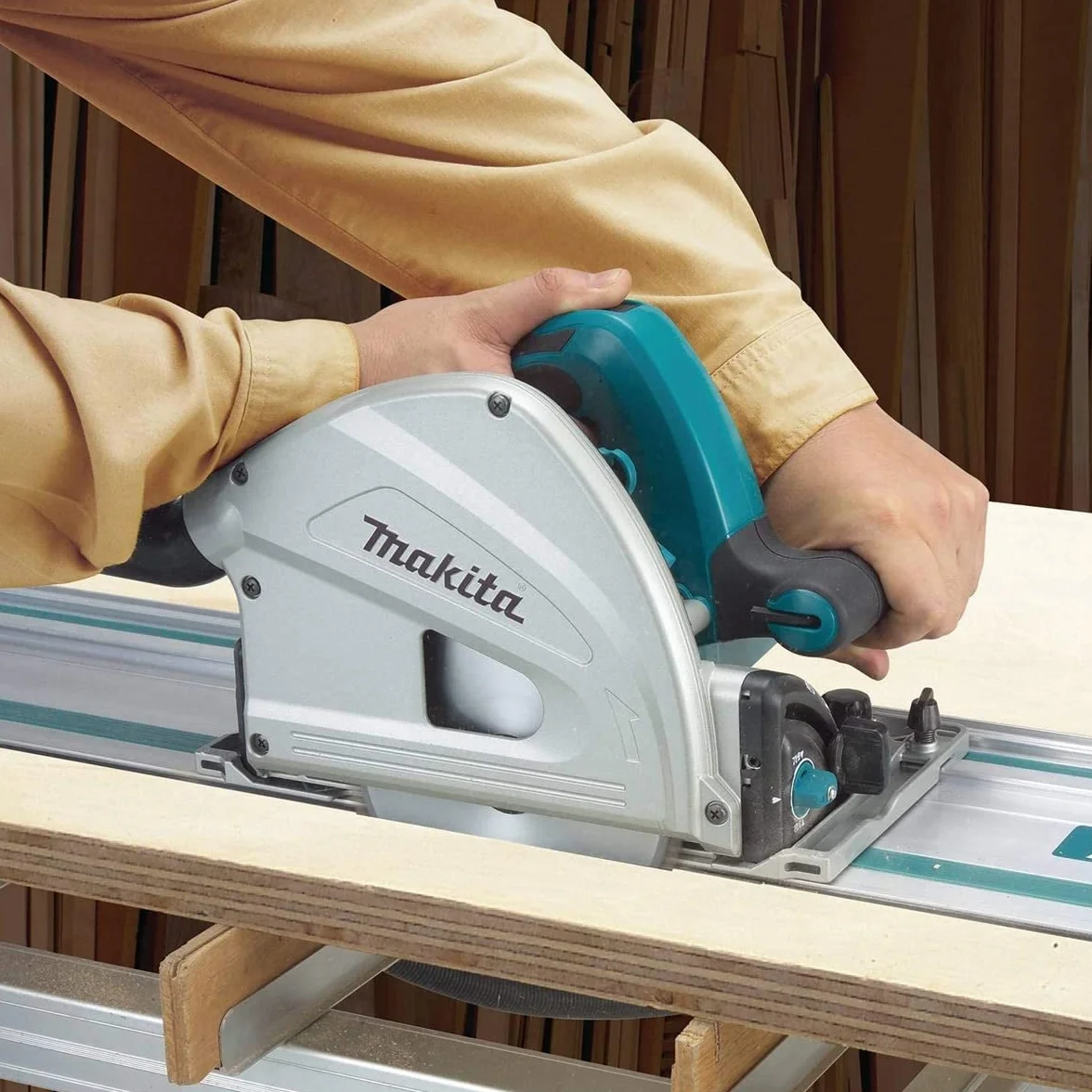 Makita Sierra de inmersión SP6000J2 165mm 240V 1.5m guía guía hoja 48T eléctrica biselada cerca de la pared diseño resistente a puntas conectable a aspiradora