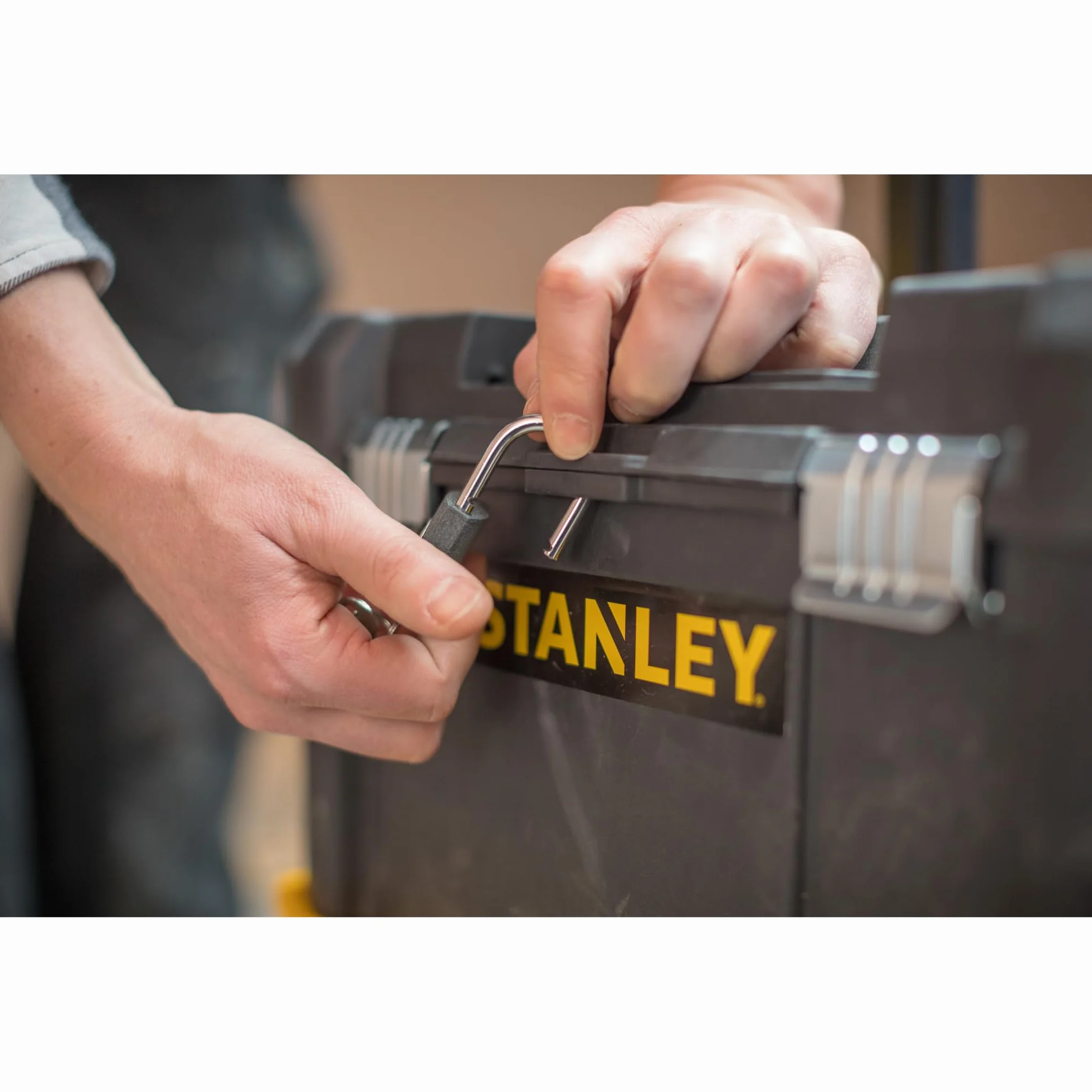 STANLEY Caja de Herramientas Rodante Esencial, Taller Móvil 3 en 1 con Unidades Apilables, Solución Portátil para Herramientas, STST1-80151.