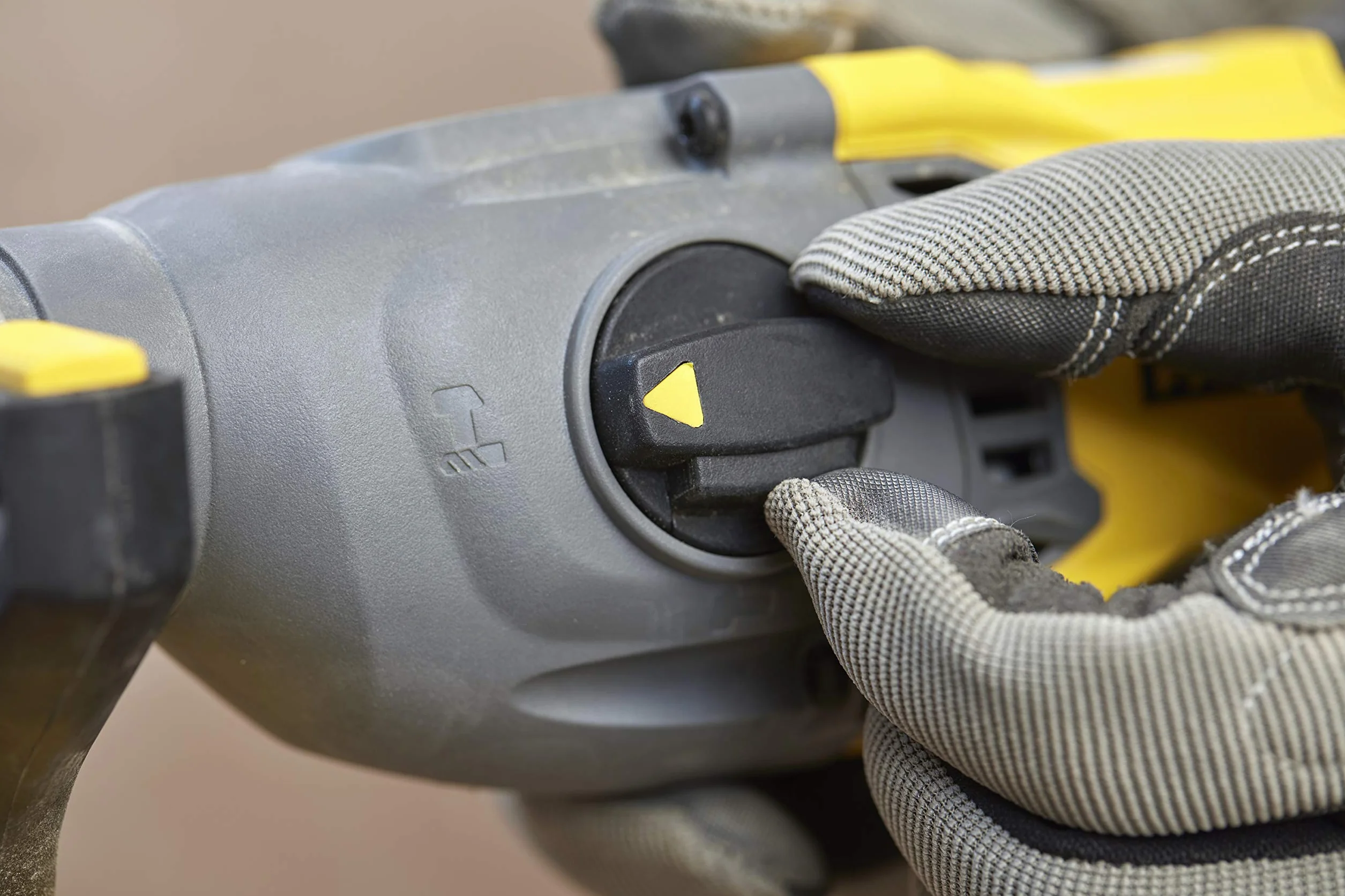 STANLEY FATMAX Martillo SDS-Plus V20 18V, Motor Sin Escobillas, 2J Impacto, 3 Modos (rotativo, percutor y cincelador), Incluye: 2 Baterías 4.0Ah, Cargador, Maletín PRO-STACK, SFMCH900M22-QW