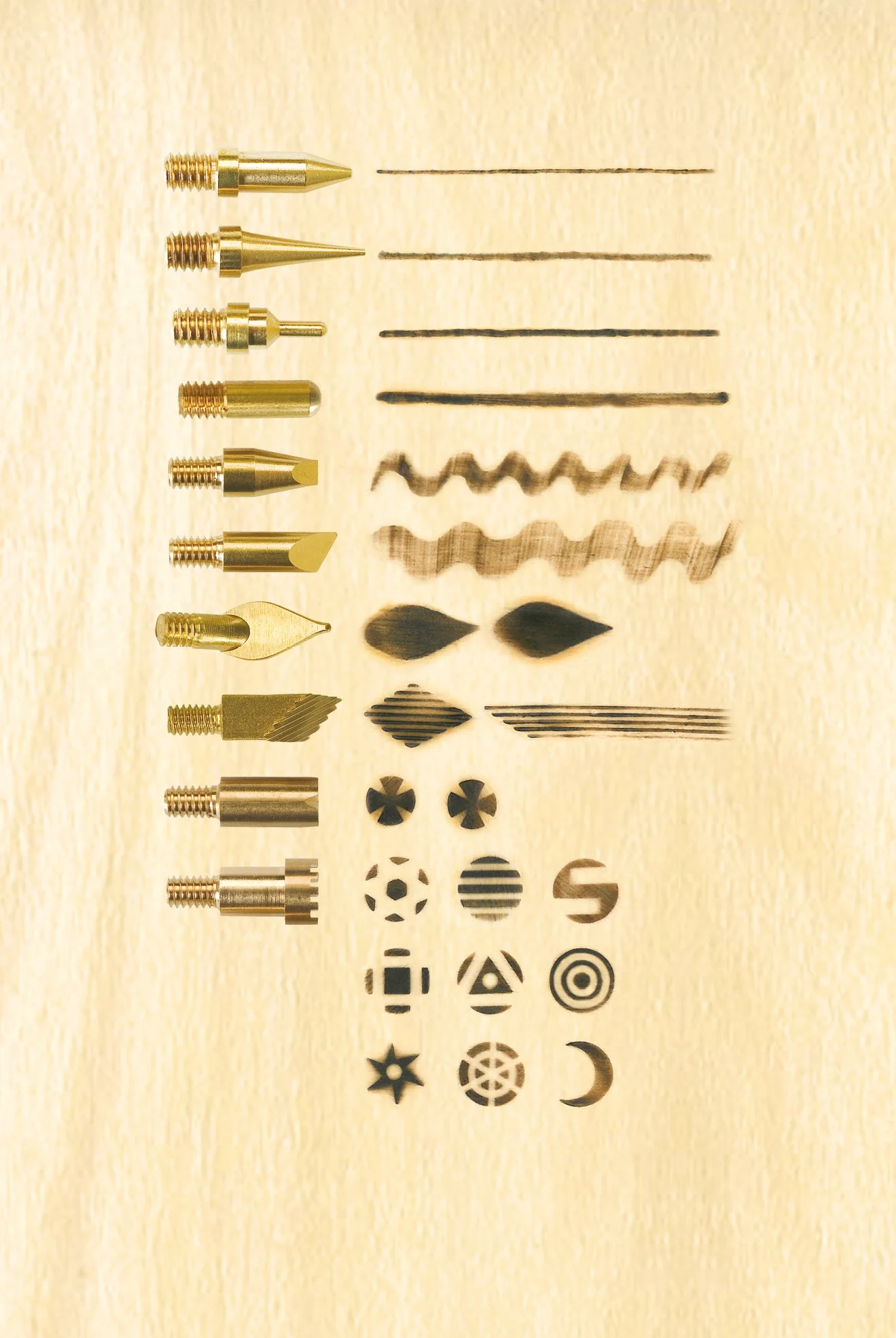 Pebaro 0262 Pistón de pirograbado con función de Encendido/Apagado, 9 Sellos de Fuego, 9 Puntas, Punta de Soldadura, Cuchillo de poliestireno, pirografía, pirografía, Quema de Madera, Quemador de