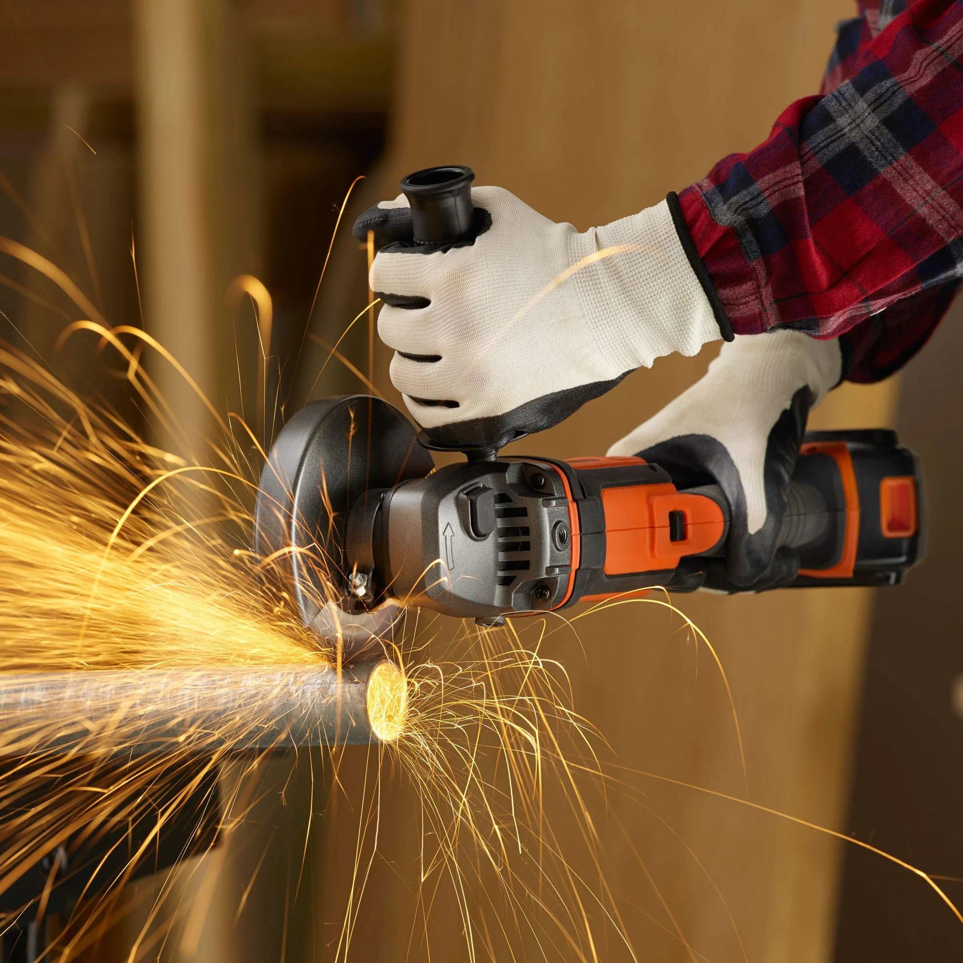 BLACK+DECKER COMBO KIT: Taladro Percutor 18V 10mm 40Nm + Mini-Amoladora 18V 125mm, Incluye: 2 baterías de Litio 2Ah, cargador, bolsa transporte, BCK24D2S-QW