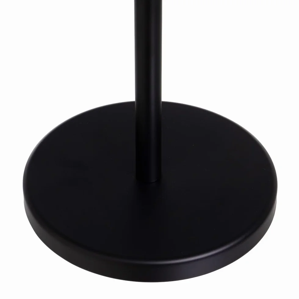 Toallero de pie con 3 Brazos de Metal Negro con Acabado Mate. Diámetro Base: 22 cm. Altura de Cada Brazo: 68 cm, 73 cm y 77 cm. Soporta 10 kg. Requiere Montaje