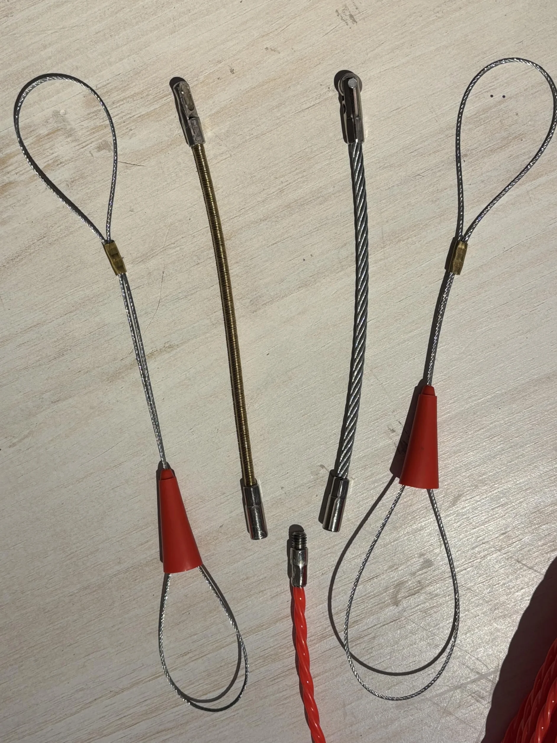 Guia pasacables I Guia de Electricista I Guía para cableado I Resortes Intercambiables I Tubo de Enrollado Incluido I Pasa Cables eléctricos I Dos Cabezales Intercambiables I 30 Metros X 4,5 mm