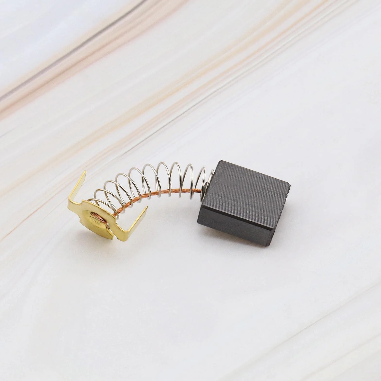 ECSiNG 2 Pares de Cepillos de Carbón 7x17x17mm Compatible con Sierra Ingleteadora Rexon M2500A Piezas de Repuesto para Herramientas Eléctricas Accesorios para Herramientas Eléctricas