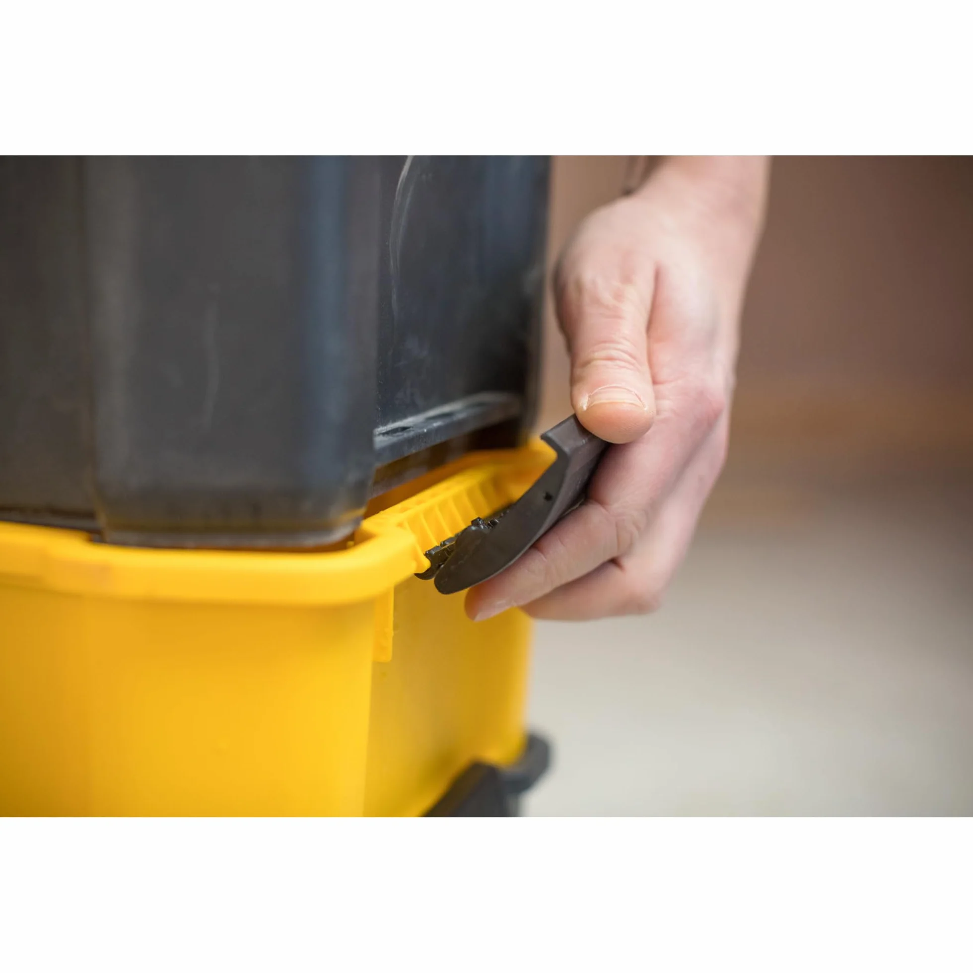 STANLEY Caja de Herramientas Rodante Esencial, Taller Móvil 3 en 1 con Unidades Apilables, Solución Portátil para Herramientas, STST1-80151.