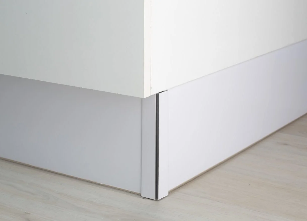 AZERODESIGN-Zocalo Cocina- Rodapie PVC -Rodapie Aluminio Cepillado- Disponible en Varios Colores y Medidas-Incluye Goma Transparente Inferior -Rodapie Cocina (ALUMINIO, 165MM X 2 MTS)