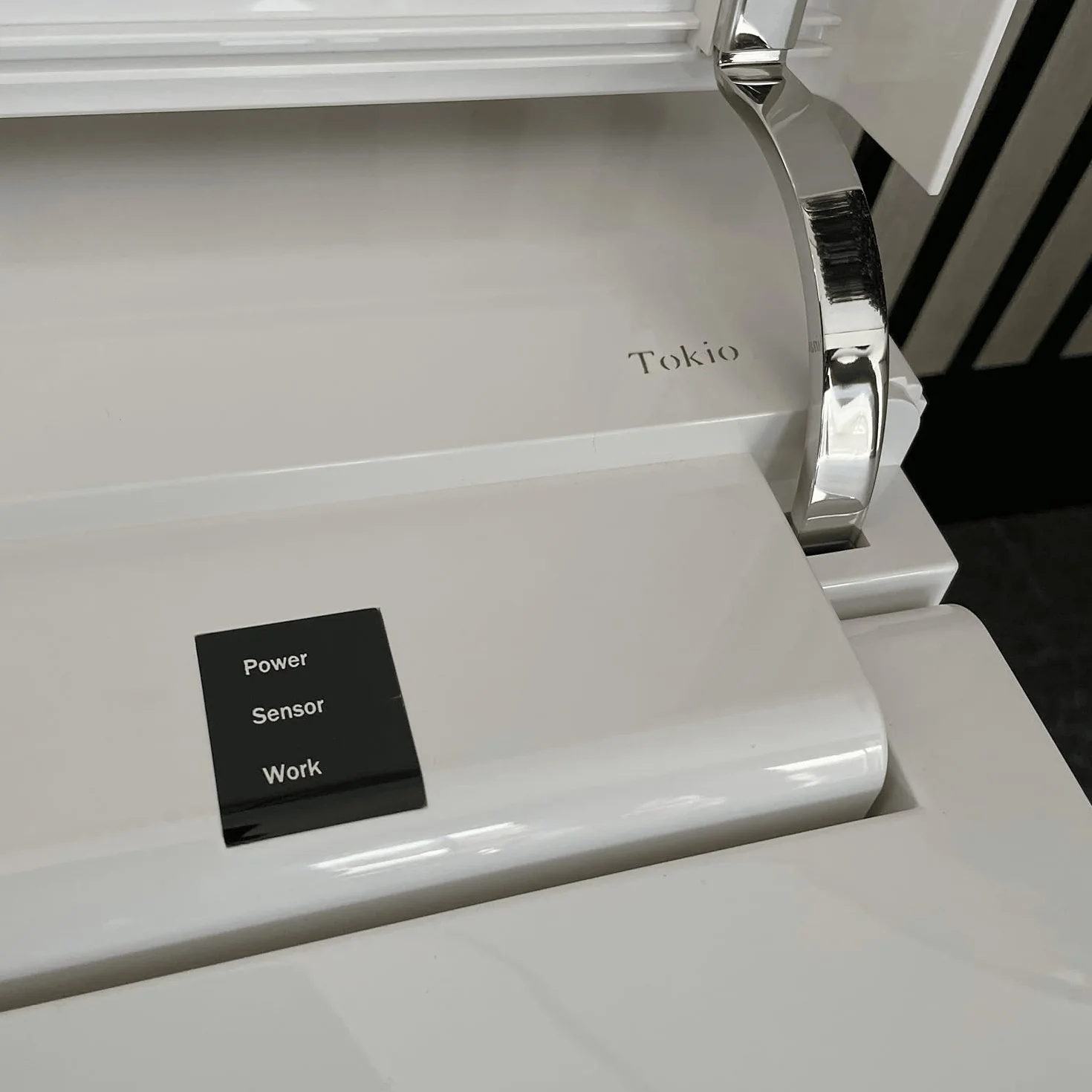 Inodoro Inteligente de Estilo Japonés Tokio | Temperatura asiento ajustable | Chorrito de agua | Mando a distancia | Descarga automática.