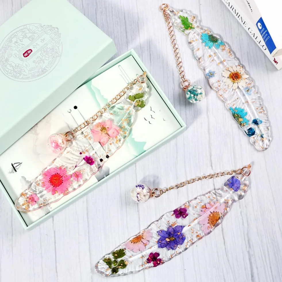 Marcapáginas de Flores Secas de Resina con Caja de Regalo - Accesorio de Lectura Original para Estudiantes y Mujeres (Rosa)