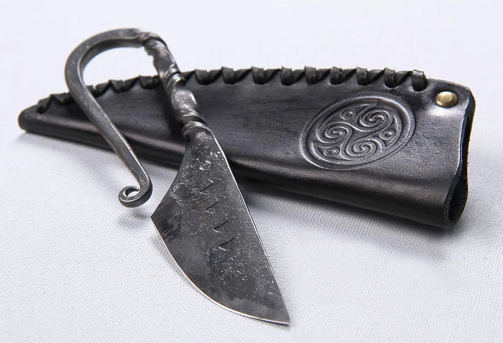 Toferner - Cuchillo de acero celta - Forjado a mano y aspecto vintage - Hoja puntiaguda ultra afilada - Elegante diseño antiguo - Incluye estuche de cuero auténtico